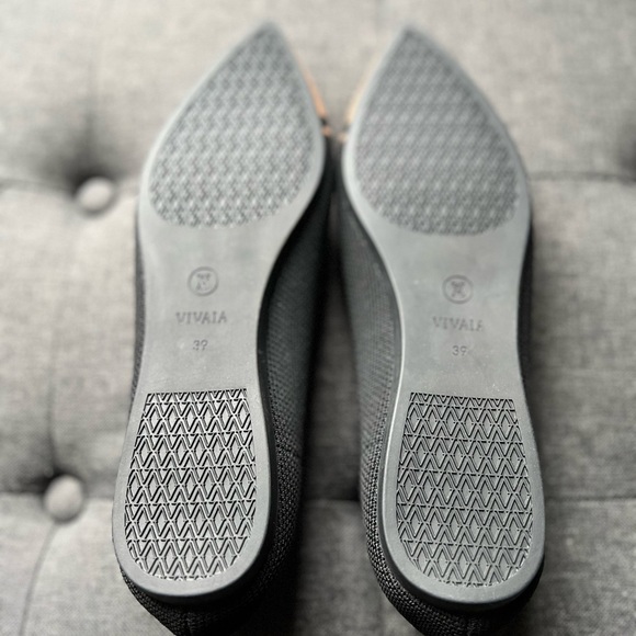 VIVAIA Pointed-Toe V-Cut Flats - Picture 7 of 9